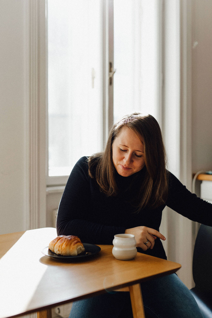 Sandra Langschwert mit Kaffee