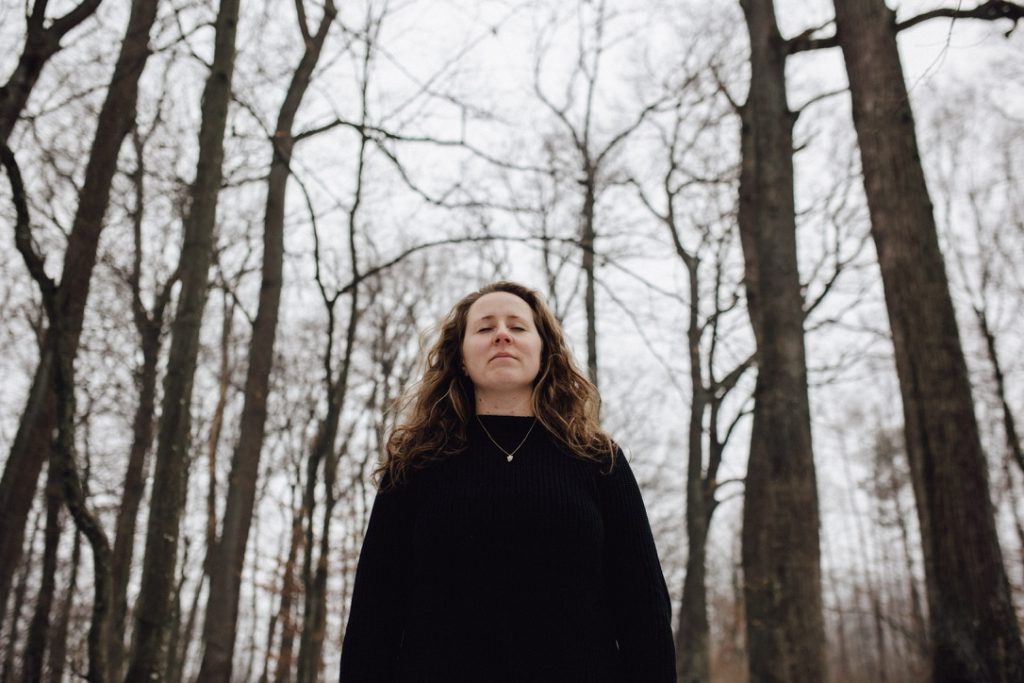 Sandra Langschwert im Wald